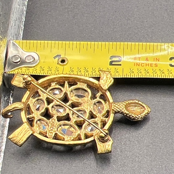 Carolee Gold and Emerald Green Turtle Brooch - Picture 5 of 6